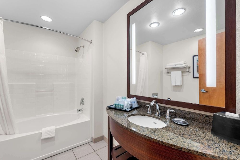 Best Western Rocky Mountain Lodge Standard Room, 2 Queen Beds, Non Smoking, Refrigerator & Microwave (Pet Friendly) 3