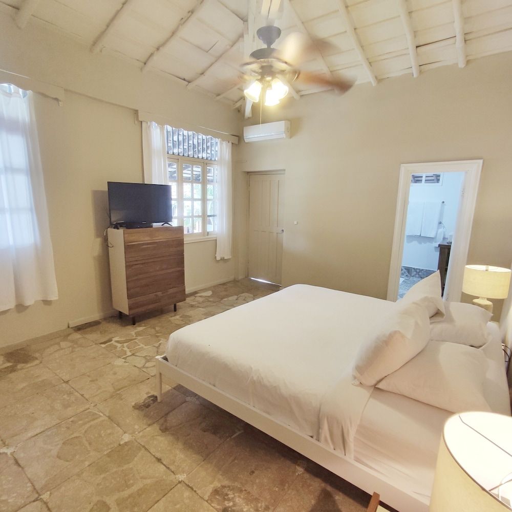 Villa Marina Lodge & Condos Deluxe Room 2