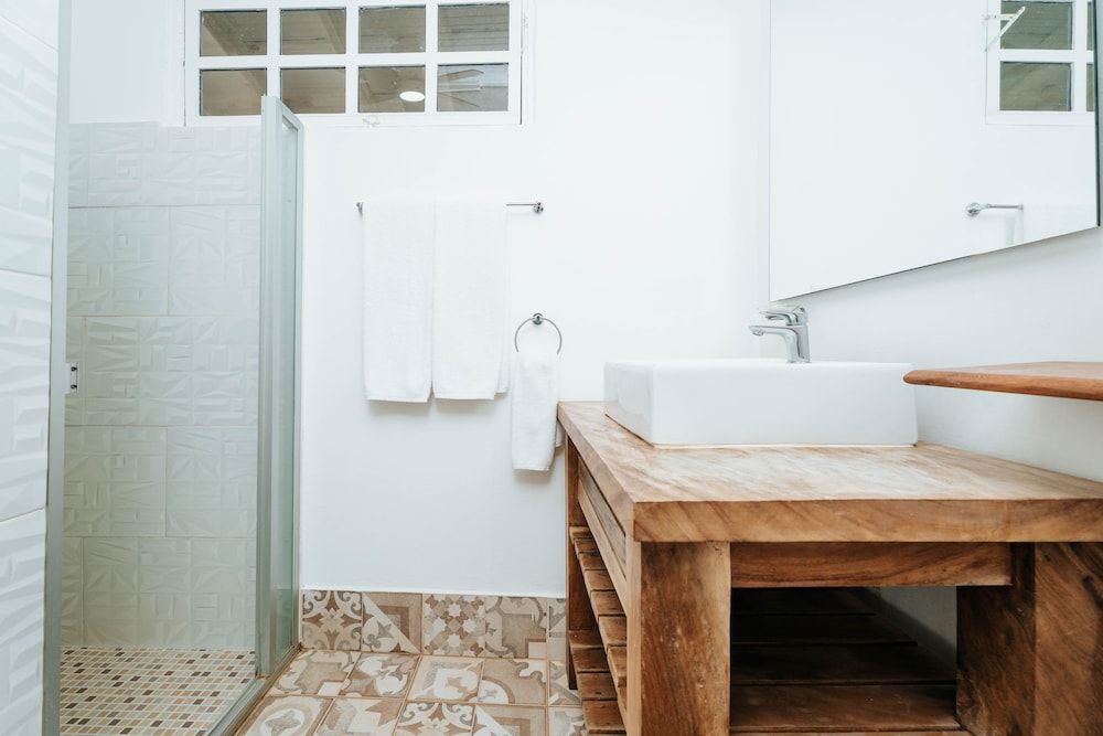 Villa Marina Lodge & Condos Deluxe Room 5