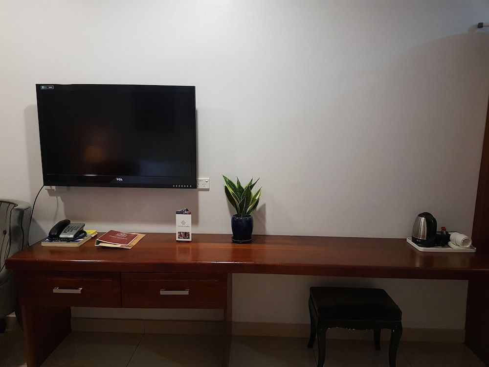 Paddy's Hotel & Apartments Deluxe Double Room 11