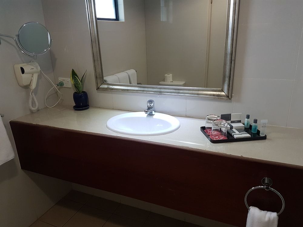 Paddy's Hotel & Apartments Deluxe Double Room 9