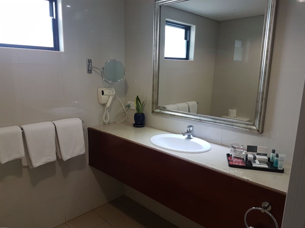 Paddy's Hotel & Apartments Deluxe Double Room 7