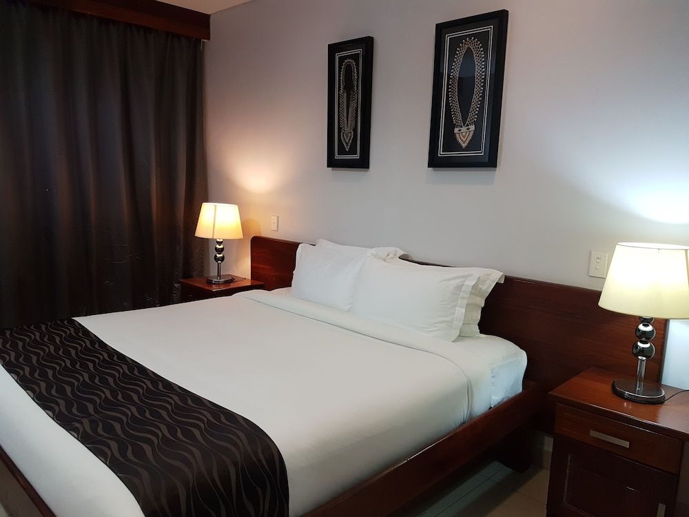 Paddy's Hotel & Apartments Deluxe Double Room 2