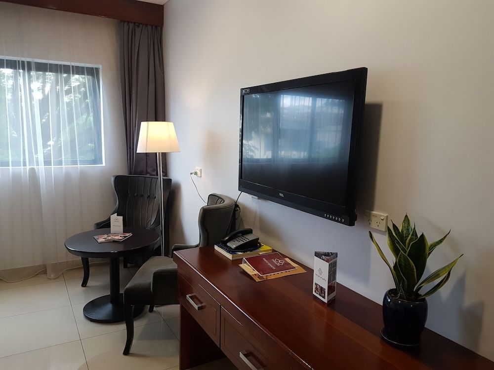 Paddy's Hotel & Apartments Deluxe Double Room 10