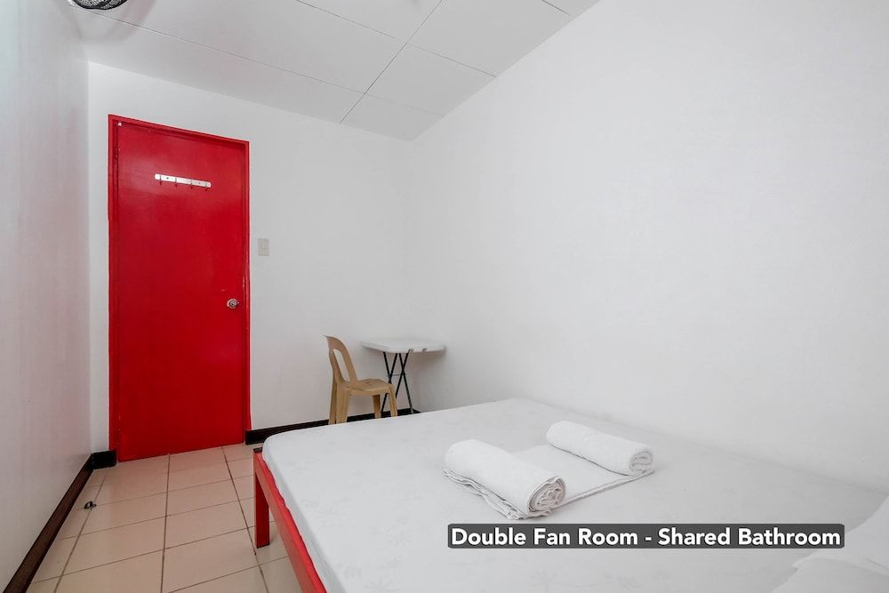 Stay Malate Hostel Double Fan Room with Shared Bathroom