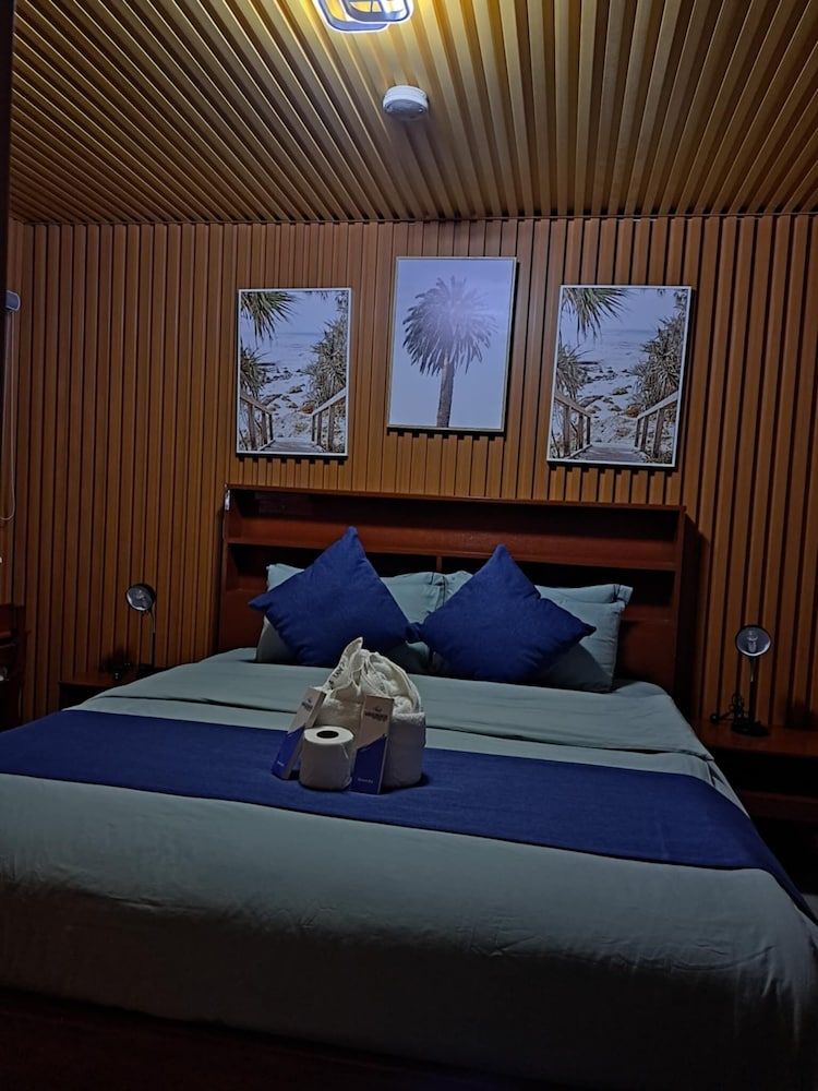 Cave Beach Resort Boutique Luxury Accomodation Deluxe King Room 2