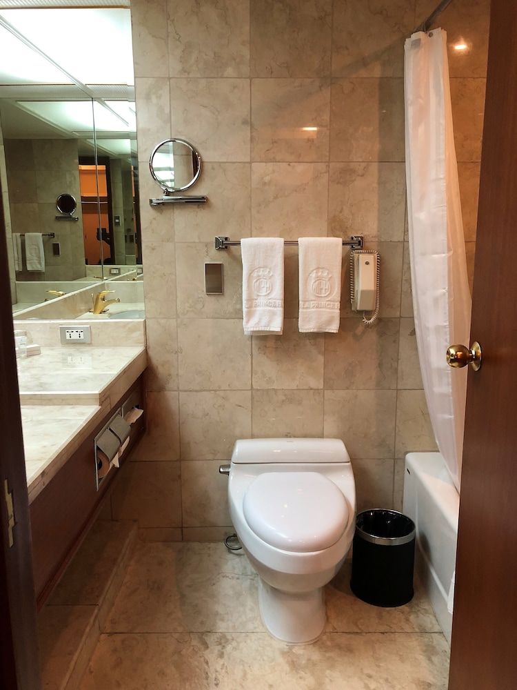 Manila Prince Hotel Deluxe Room 7