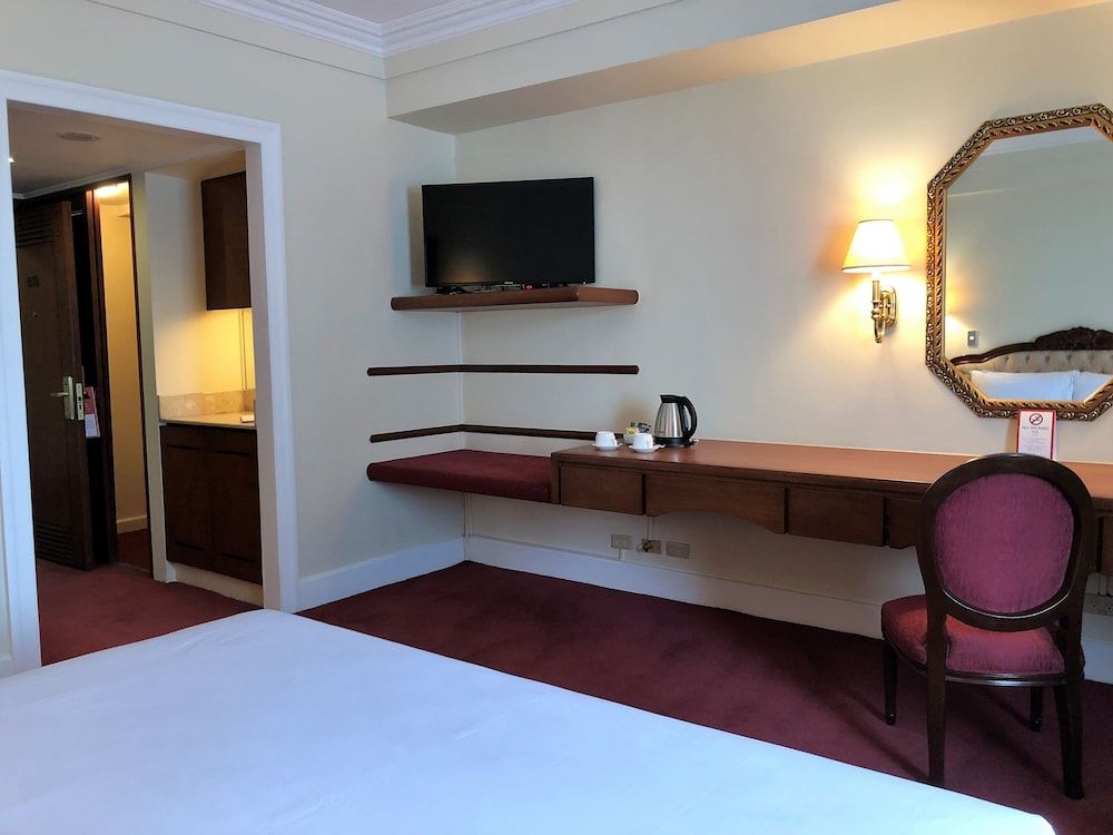 Manila Prince Hotel Deluxe Room 3