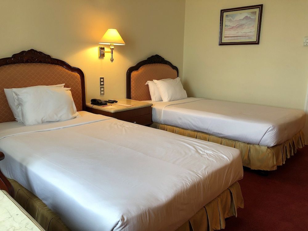 Manila Prince Hotel Deluxe Room 5