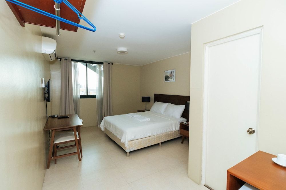 undefined RedDoorz near Osmena Highway 1 9