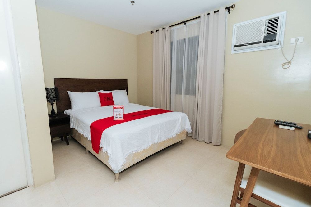 undefined RedDoorz near Osmena Highway 1 7