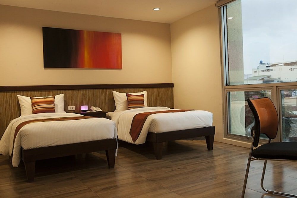 NS Royal Hotel Deluxe Twin Room 2