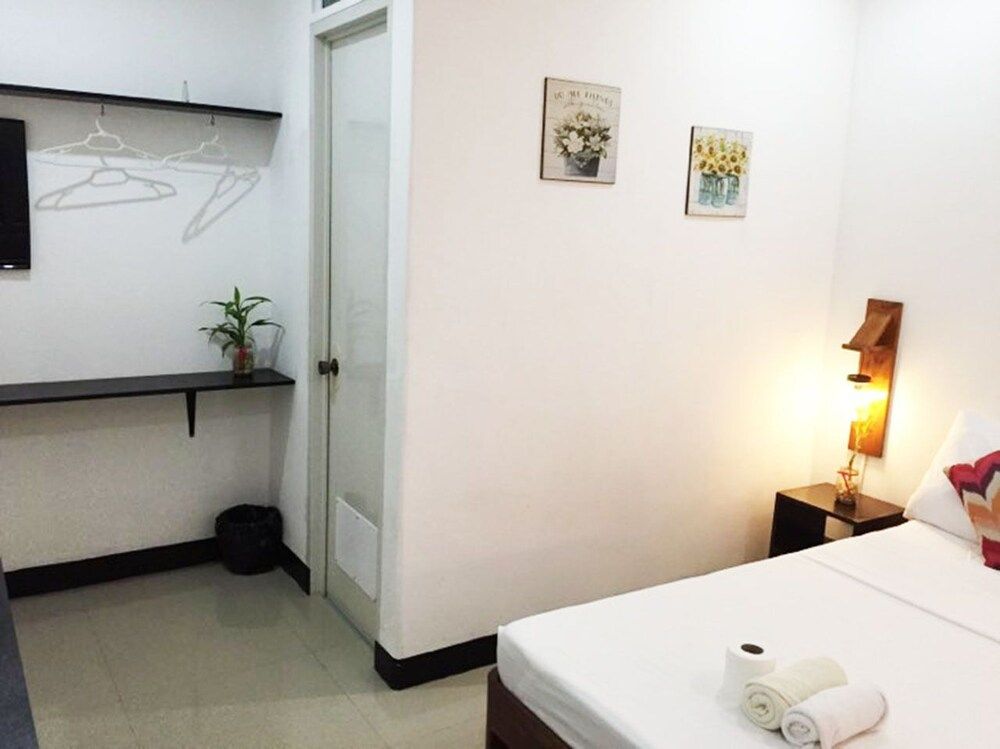 A&J Pension Deluxe Room 12