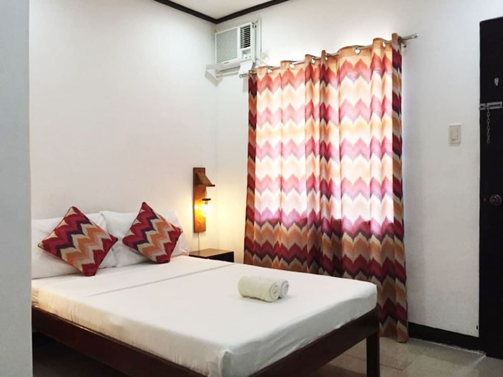 A&J Pension Deluxe Room 8