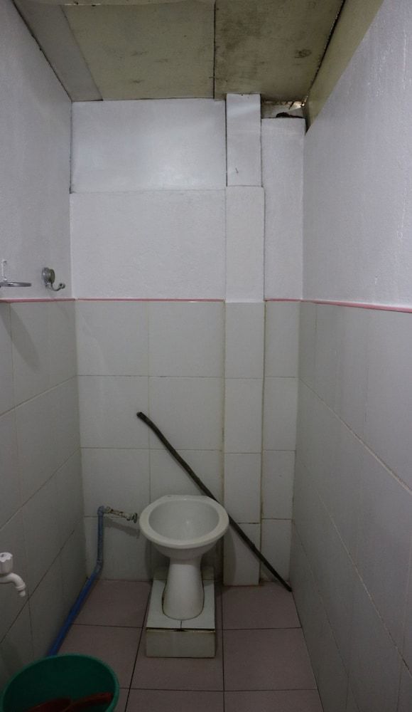 Mabini Pensione Fan Room, Shared Bathroom 9