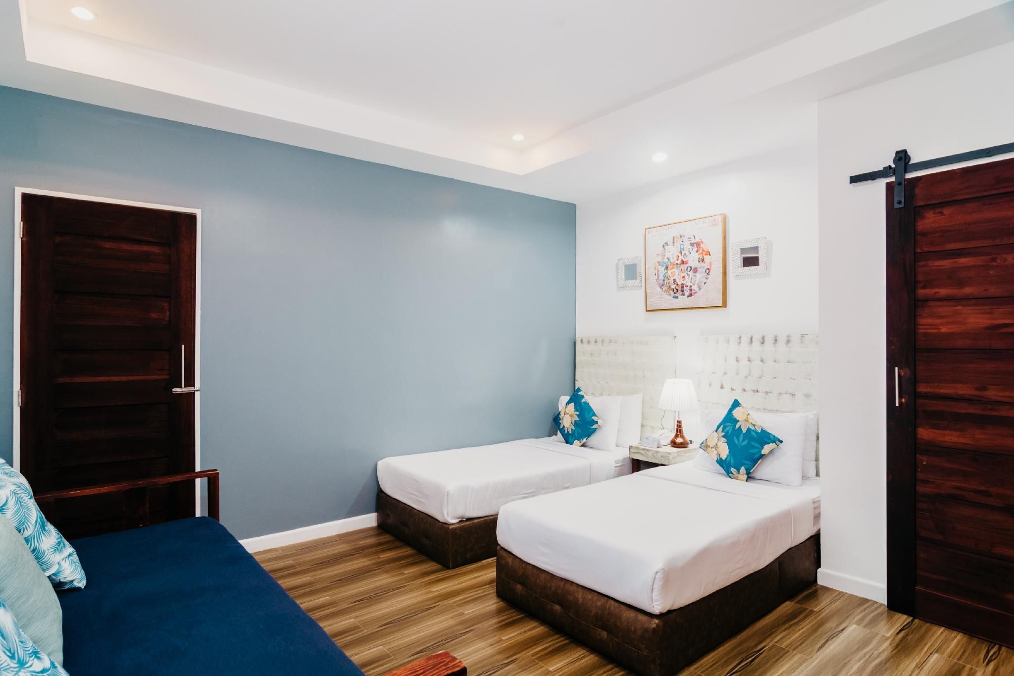 Deluxe Family Pool View