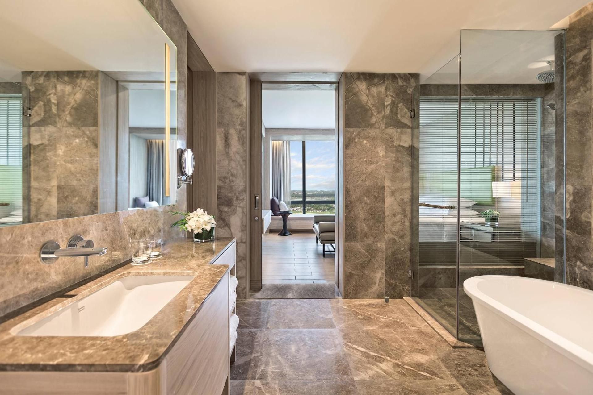 1 Bedroom Junior Suite, 1 King, City view