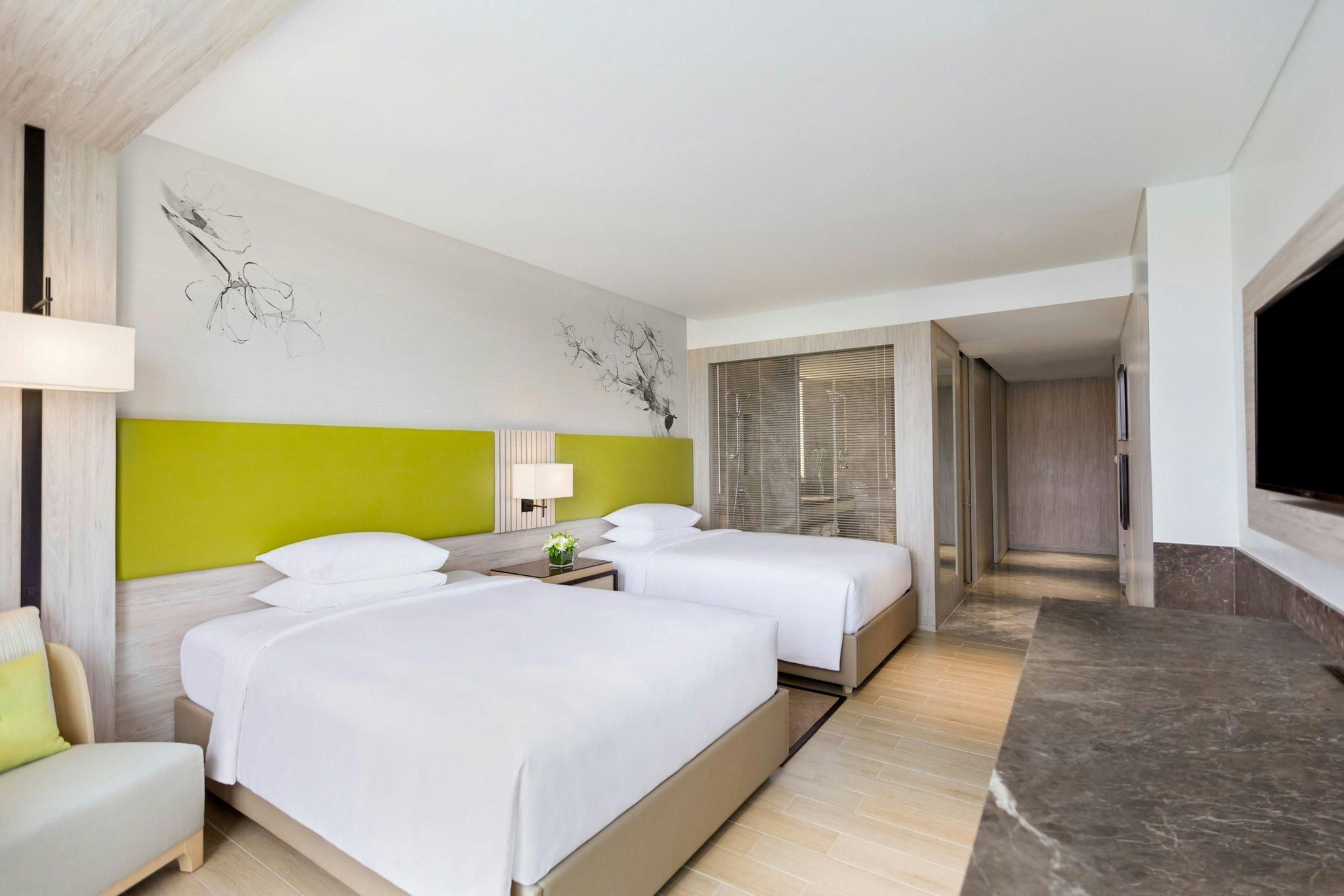 Courtyard by Marriott Iloilo Deluxe Guest room, 2 Double, City view 2