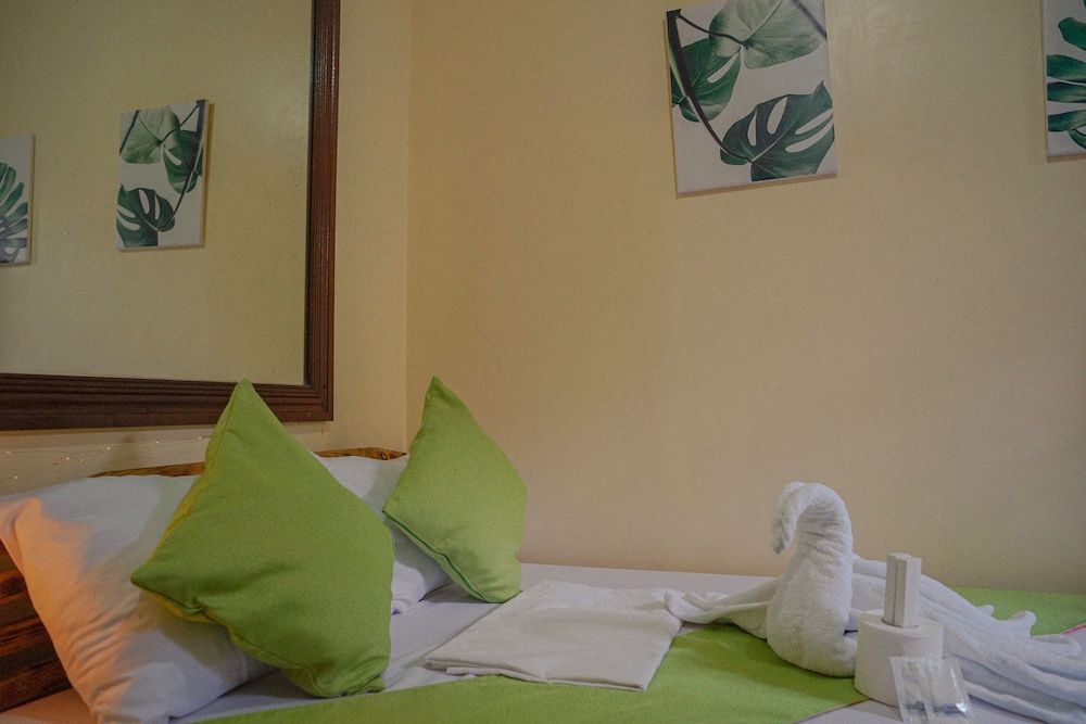 The Palms Resort & Bar Classic Triple Room 6