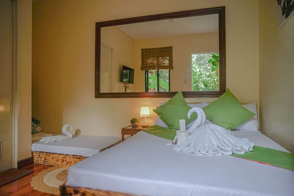 The Palms Resort & Bar Classic Triple Room 2