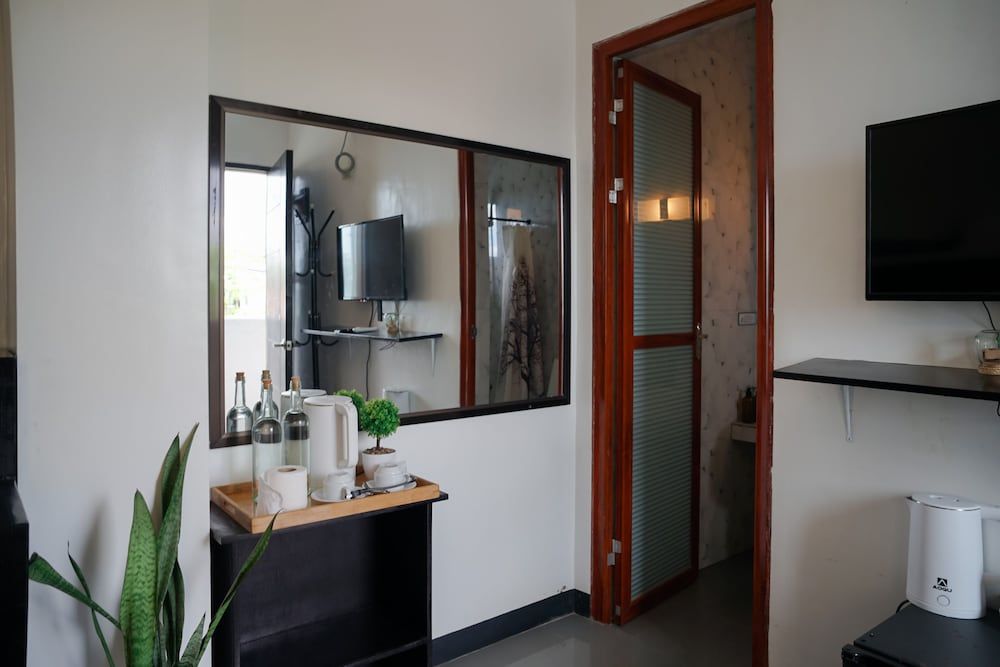 The Palms Resort & Bar Family Room 19