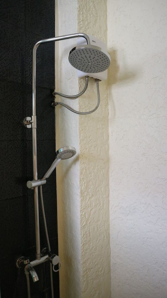 Haramayne Suites Standard Twin Room 8