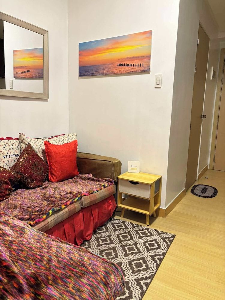 Trees Residences by Jhoy Comfort Condo, 1 Bedroom, Balcony 15