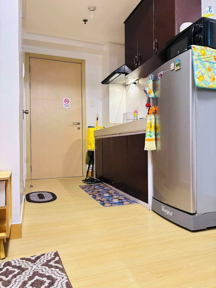 Trees Residences by Jhoy Comfort Condo, 1 Bedroom, Balcony 14