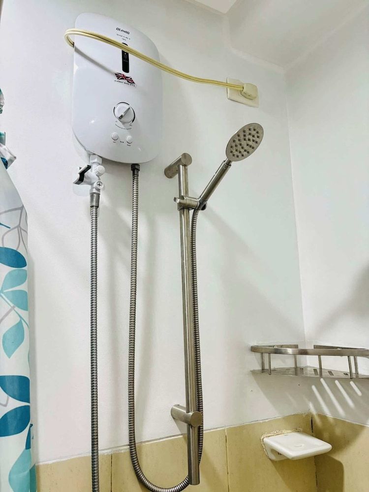 Trees Residences by Jhoy Comfort Condo, 1 Bedroom, Balcony 8