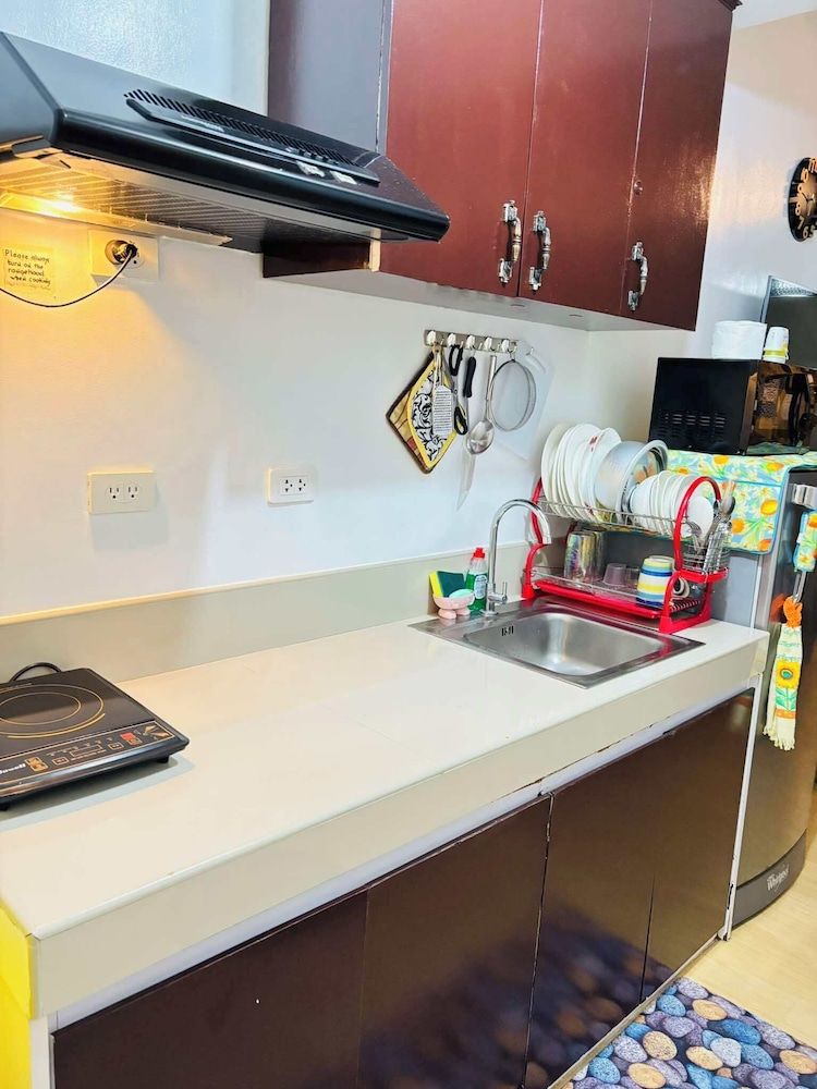 Trees Residences by Jhoy Comfort Condo, 1 Bedroom, Balcony 6