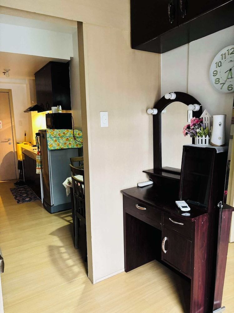 Trees Residences by Jhoy Comfort Condo, 1 Bedroom, Balcony 11