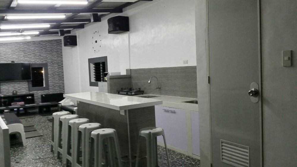 undefined ERVoruto Hostel Makati 7