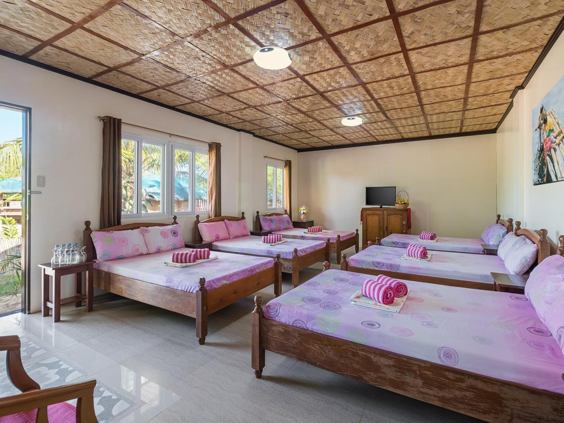 Family Room with Garden View