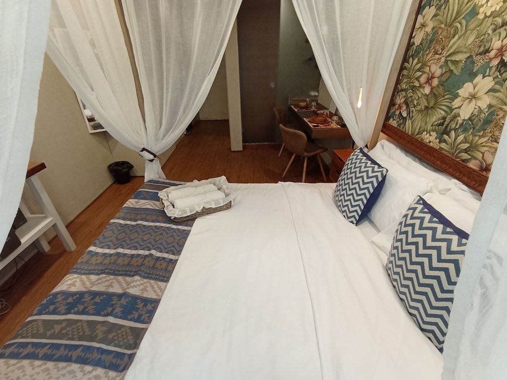 The Staycation - Boutique rooms Traditional Studio, 1 Queen Bed, Non Smoking (NO FRONT DESK, ONLY SELF CHECKIN) 10