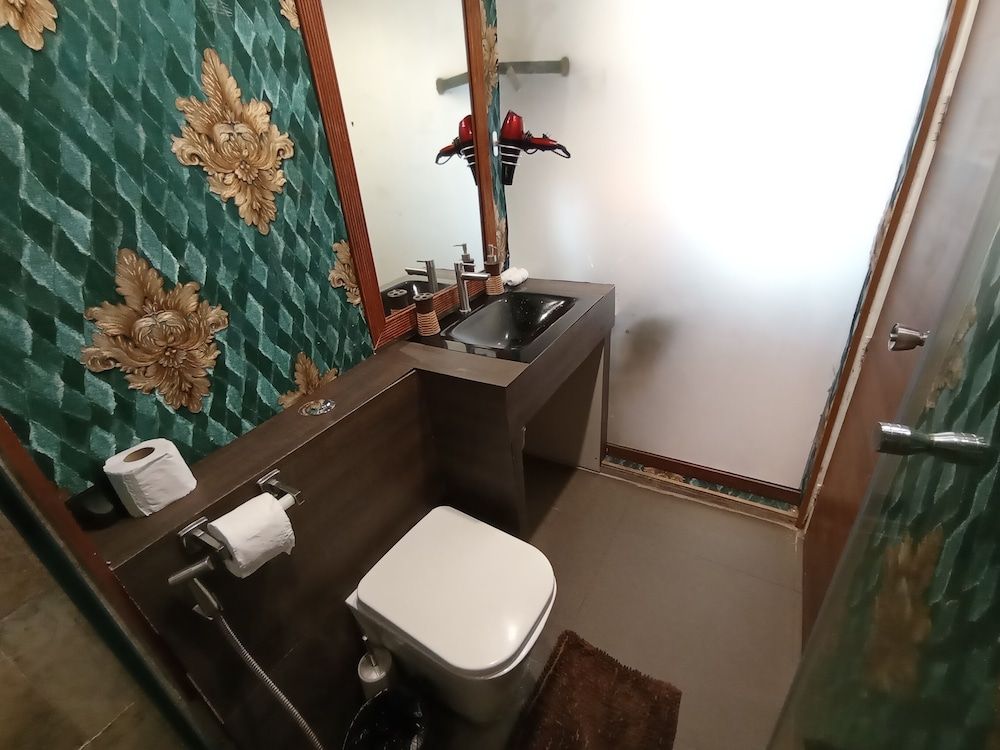 The Staycation - Boutique rooms Traditional Studio, 1 Queen Bed, Non Smoking (NO FRONT DESK, ONLY SELF CHECKIN) 17