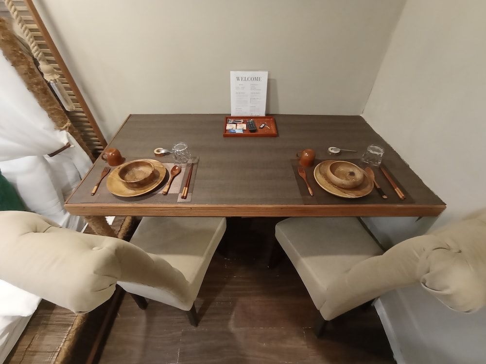 The Staycation - Boutique rooms Traditional Studio,1 Queen Bed, Non Smoking, Refrigerator & Microwave (NO FRONT DESK) 7