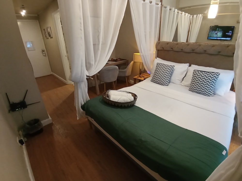 The Staycation - Boutique rooms Romantic Studio, 1 Queen Bed, Patio, Pool View (NO FRONT DESK, ONLY SELF CHECKIN) 13