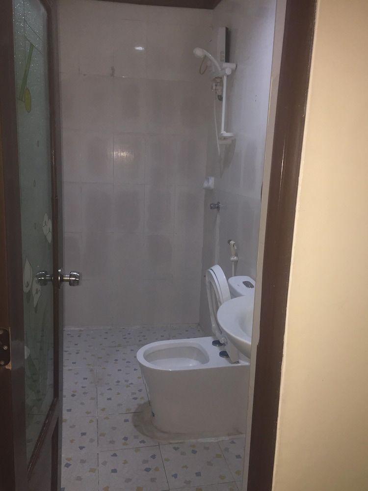 Jeamco Royal Hotel - Baybay Family Room 6