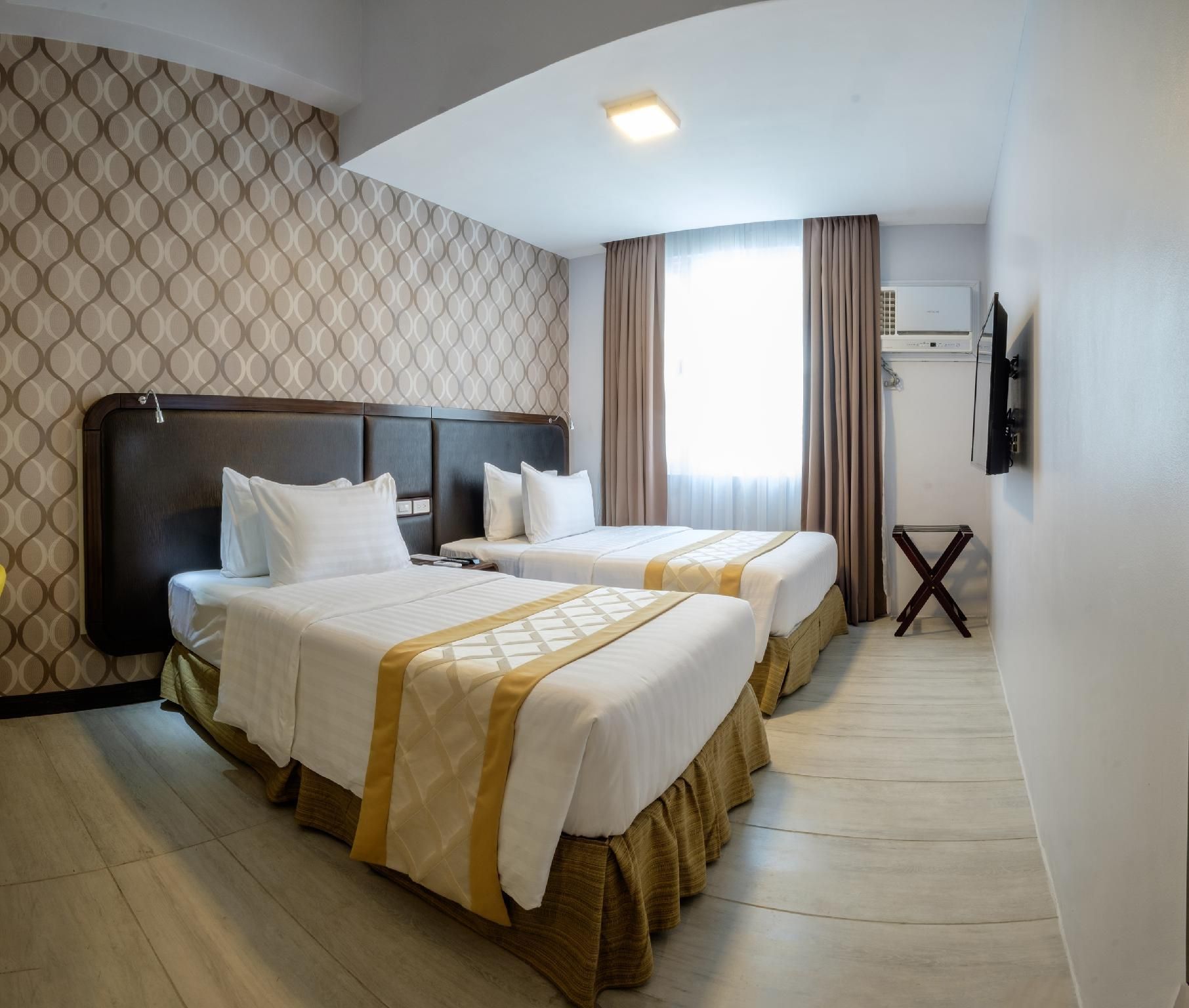 One Central Hotel Twin Deluxe Room 2