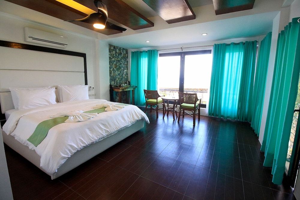 Manarra Seaview Resort Junior Deluxe 3