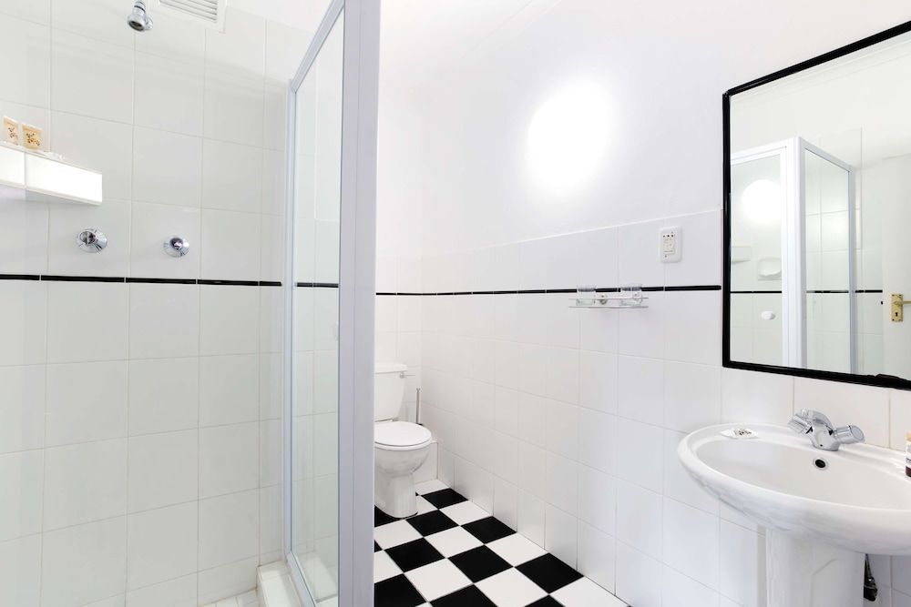 Best Western Cape Suites Hotel Suite, 4 Bedrooms, Non Smoking, Kitchen (Separate Lounge) 6