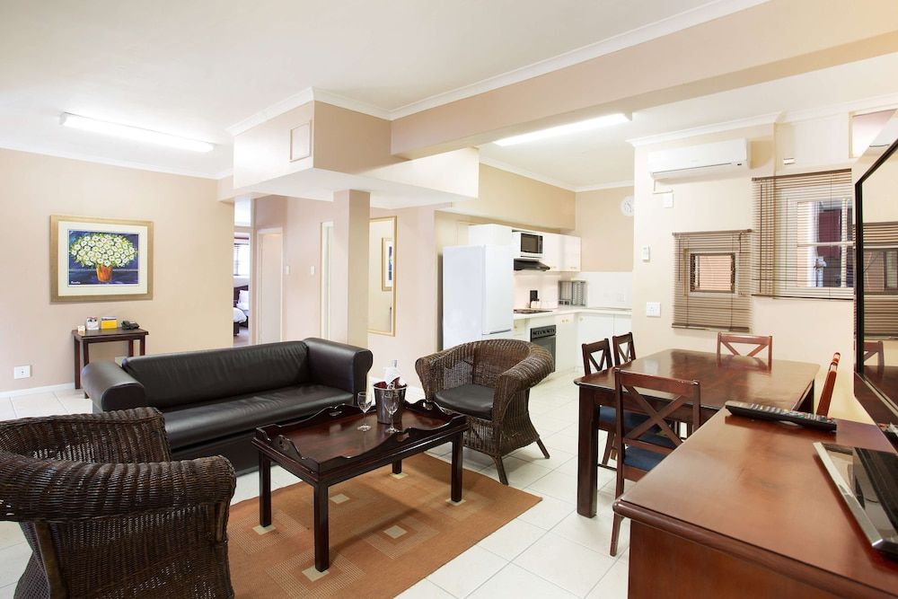 Best Western Cape Suites Hotel Suite, 4 Bedrooms, Non Smoking, Kitchen (Separate Lounge) 7