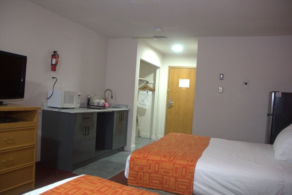 Room, 2 Queen Beds, Non Smoking, Kitchenette