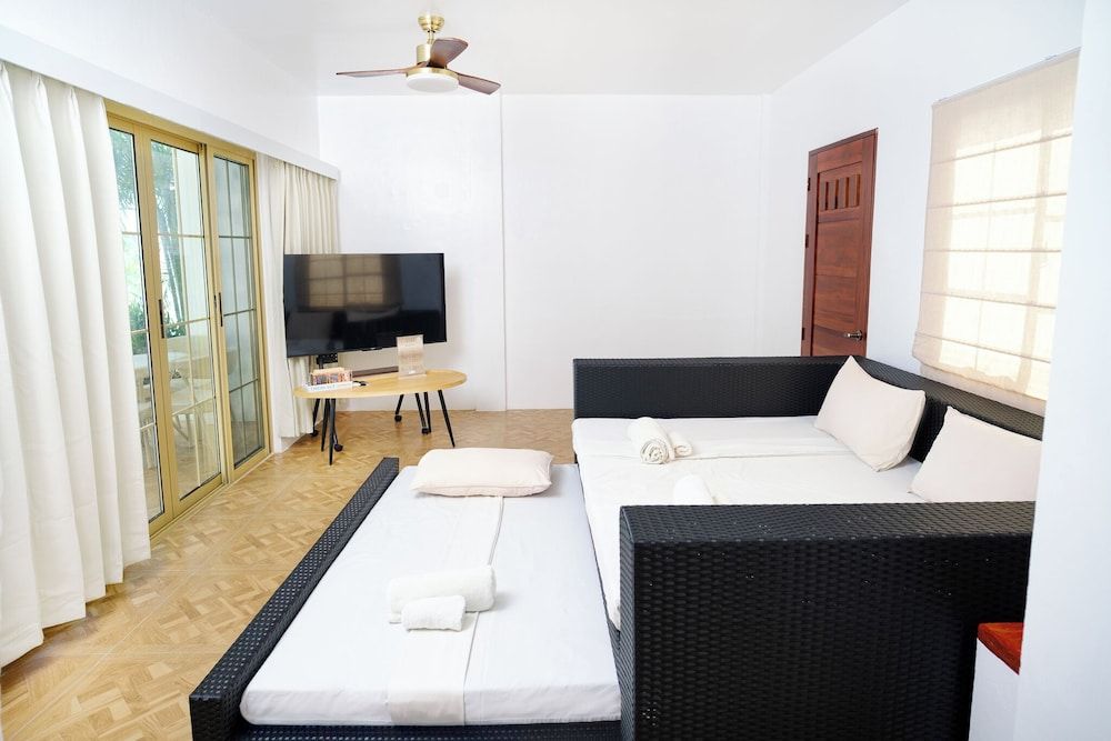 Seapearl of Alona Deluxe Suite, Garden View 3