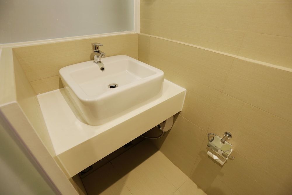 Go Hotels Ermita Queen Room 6