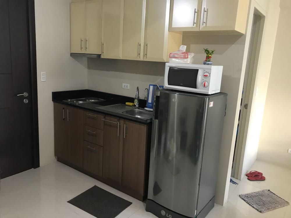 One Palm Tree Apartments Studio 6