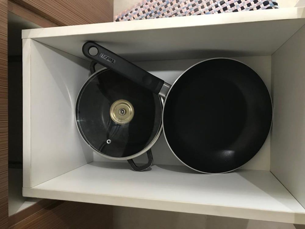 One Palm Tree Apartments Studio 9