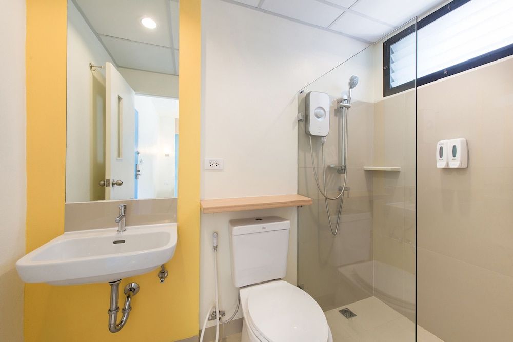 Hop Inn Hotel Alabang Manila Standard Twin Room 10