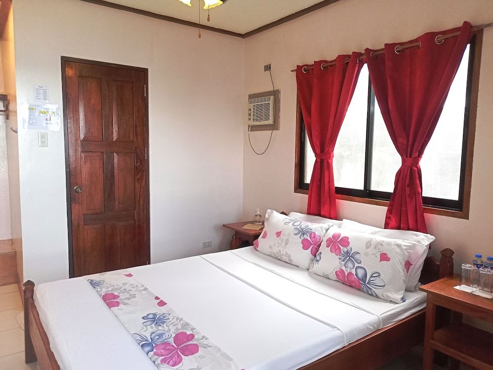 Ausan Beach Front Cottage and Restaurant Double Aircon Room with Sea View 4