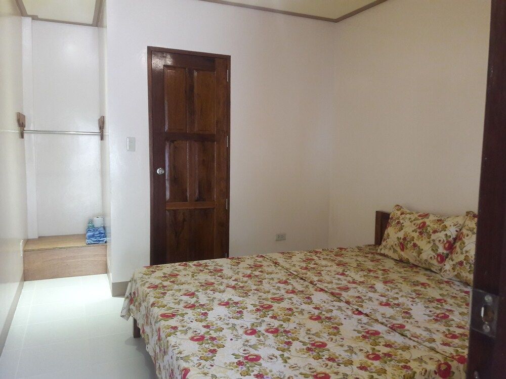 Ausan Beach Front Cottage and Restaurant Standard Double Aircon Room 2